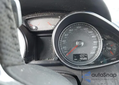 2014 Audi R8 4.2 z USA, uszkodzony, nr VIN WUAAUAFG6EN001685